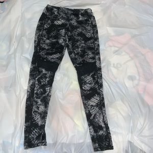 Mesh patterned tights